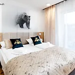 Apartment Wonder Hillside: Ski-side With Playground And Outdoor Gym